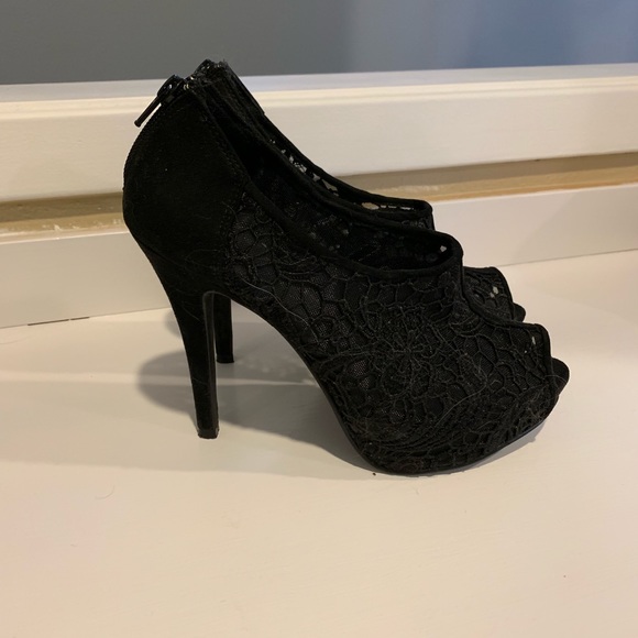 Apt 9 Women’s Black Zipup heels - Picture 2 of 2